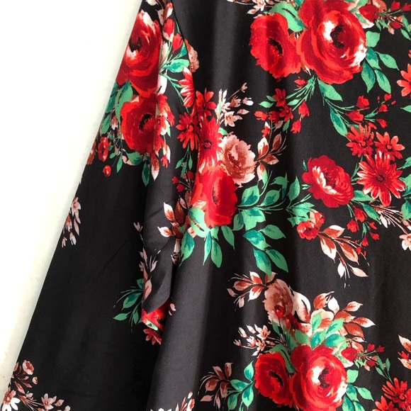 THE PIONEER WOMAN Top Size Medium Semi Loose 3/4 Sleeves Floral New - Picture 5 of 9